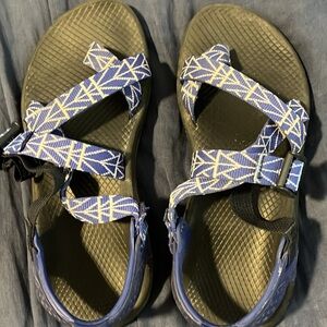 Women’s 8 Chaco sandals